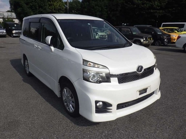 2012 TOYOTA VOXY